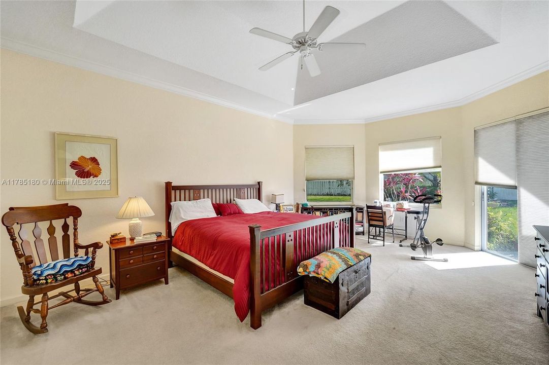 最近售出: $995,000 (5 贝兹, 5 浴室, 3561 平方英尺)