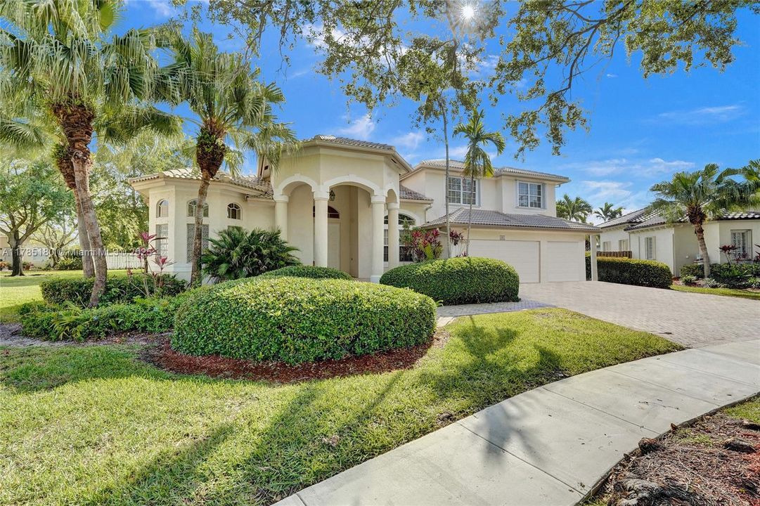 最近售出: $995,000 (5 贝兹, 5 浴室, 3561 平方英尺)