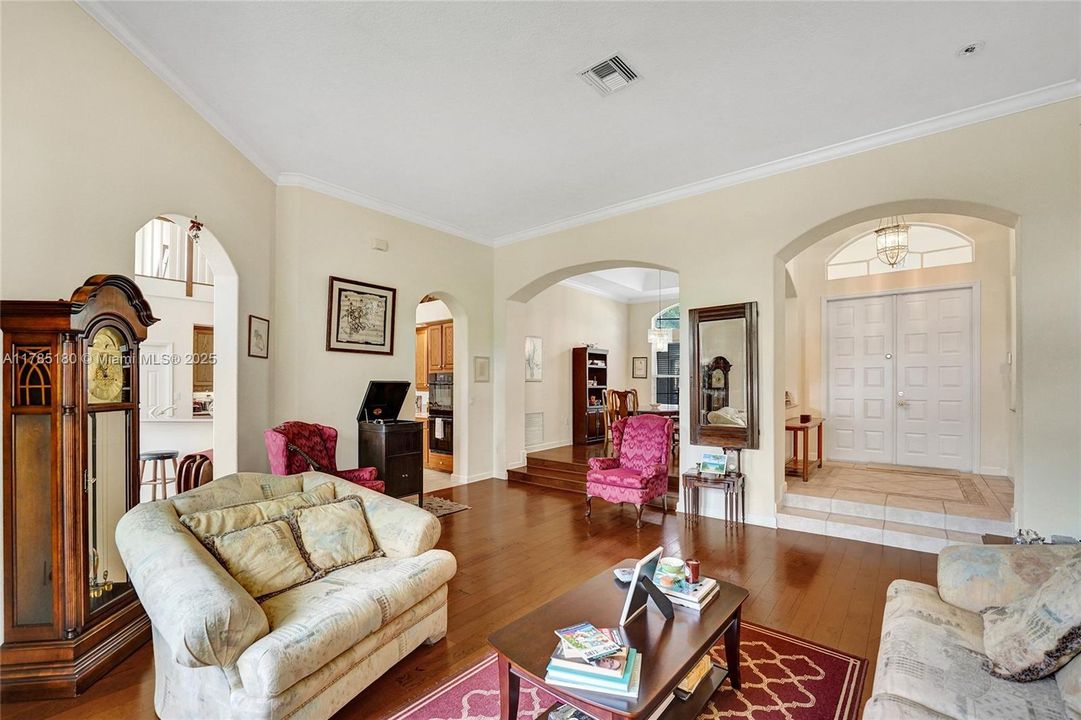 最近售出: $995,000 (5 贝兹, 5 浴室, 3561 平方英尺)