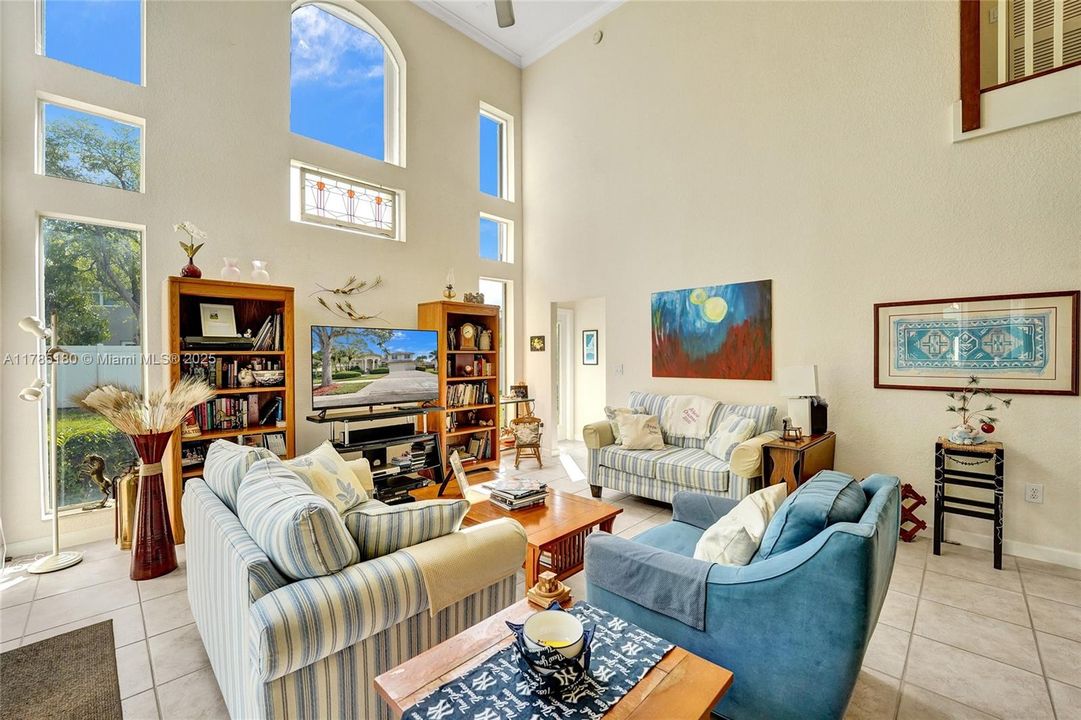 最近售出: $995,000 (5 贝兹, 5 浴室, 3561 平方英尺)