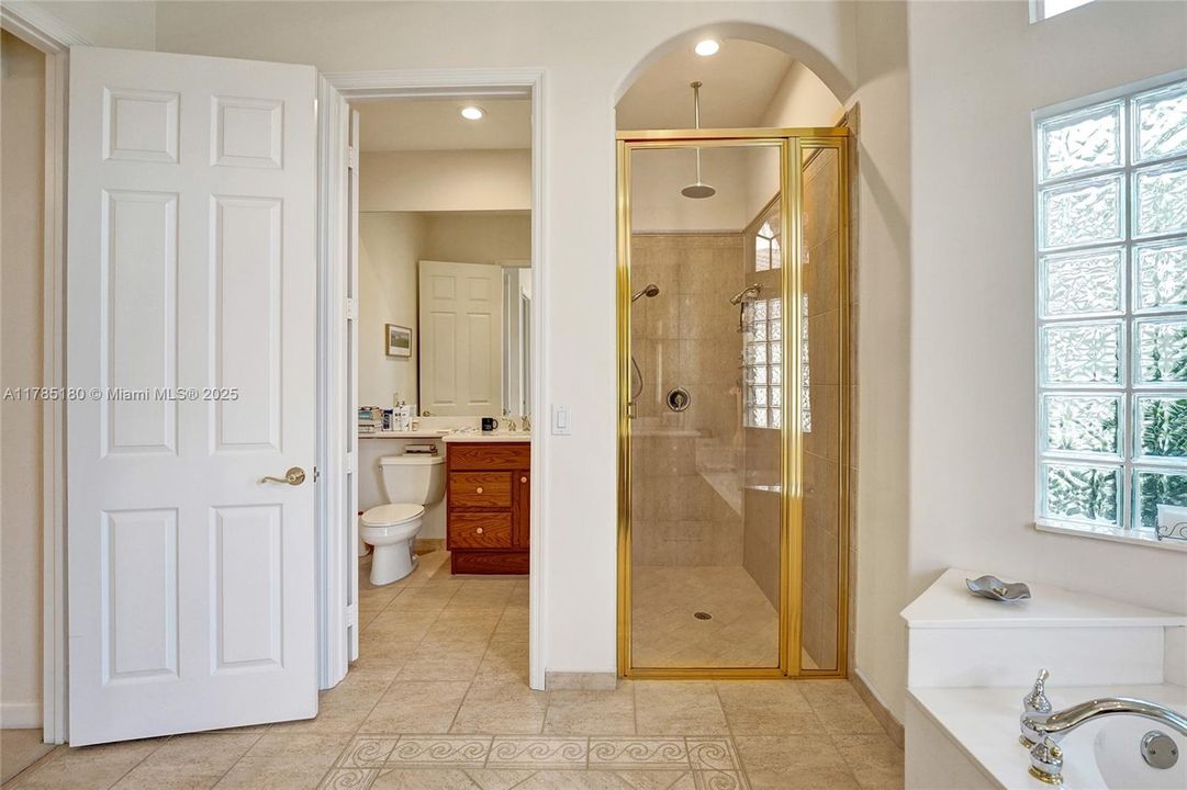 最近售出: $995,000 (5 贝兹, 5 浴室, 3561 平方英尺)