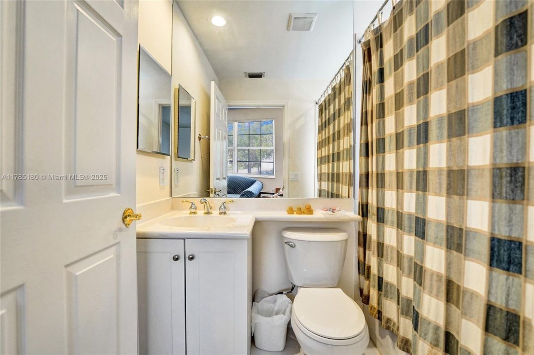 最近售出: $995,000 (5 贝兹, 5 浴室, 3561 平方英尺)