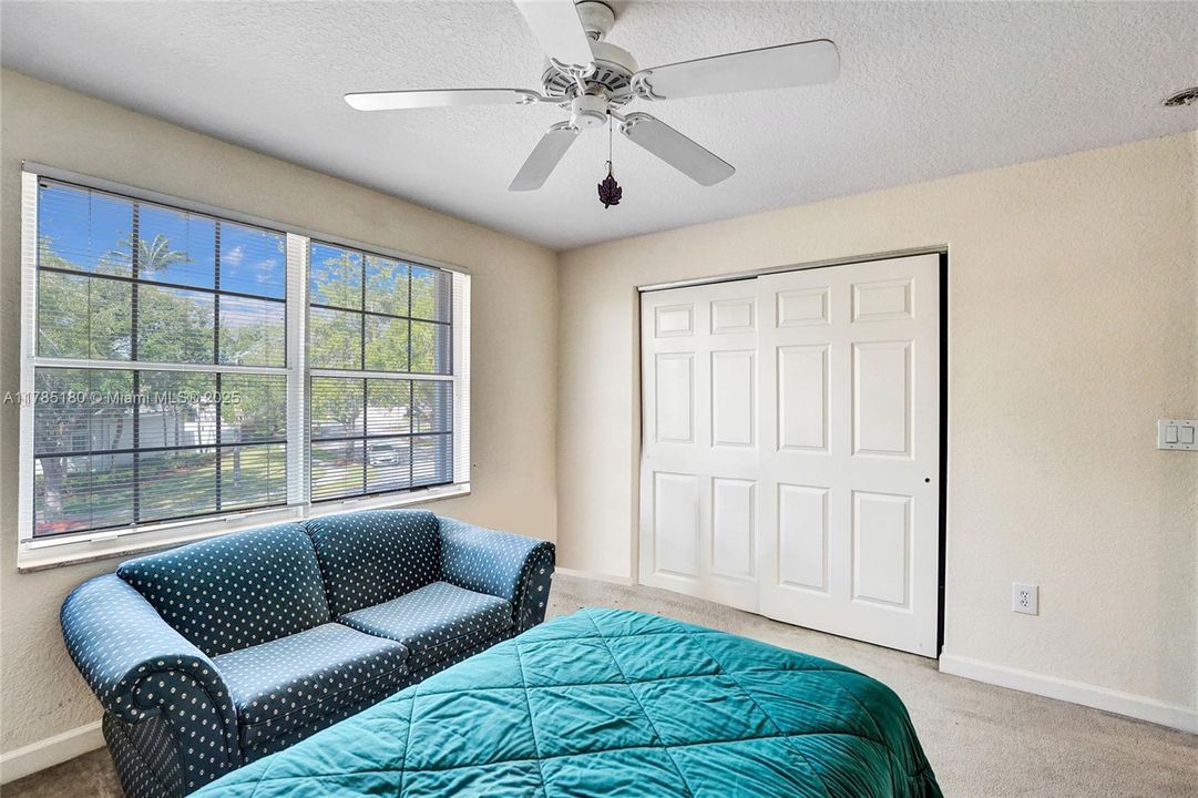 最近售出: $995,000 (5 贝兹, 5 浴室, 3561 平方英尺)