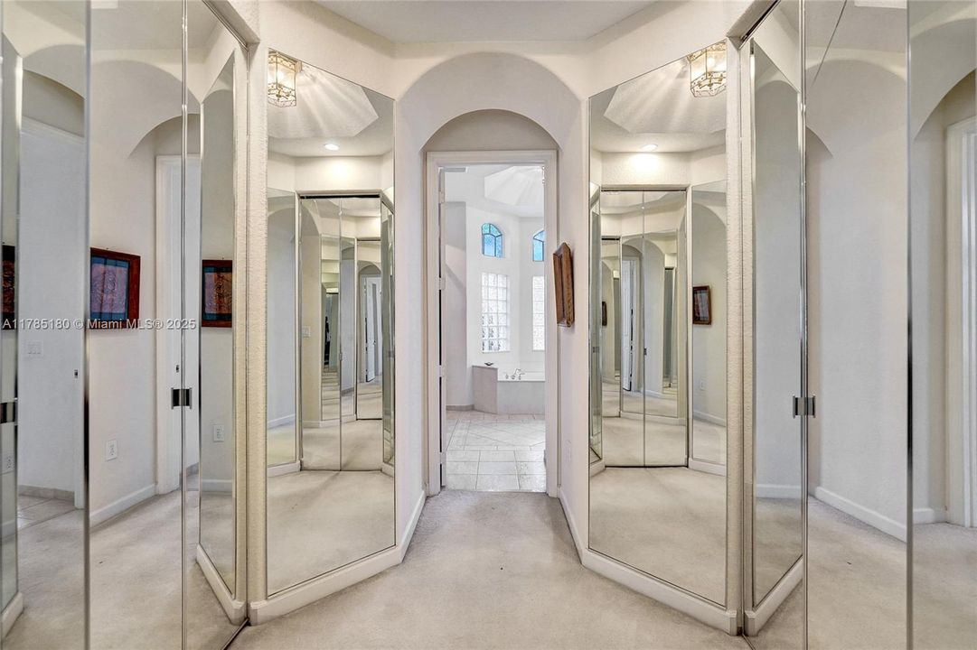 最近售出: $995,000 (5 贝兹, 5 浴室, 3561 平方英尺)