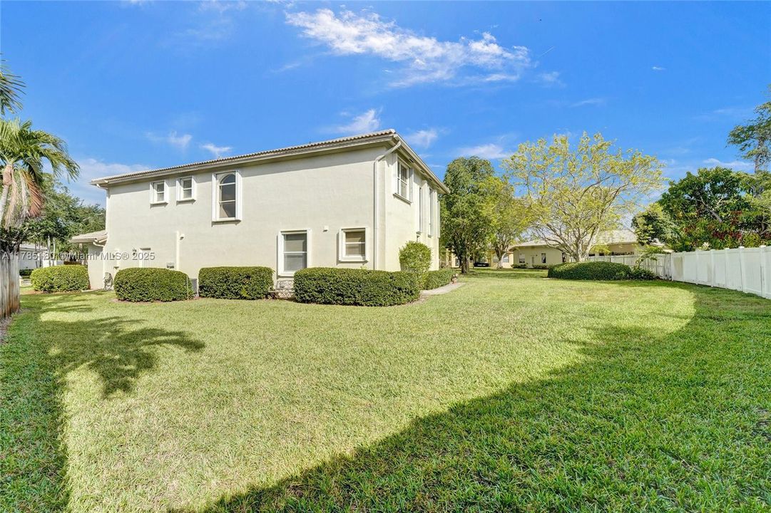 最近售出: $995,000 (5 贝兹, 5 浴室, 3561 平方英尺)