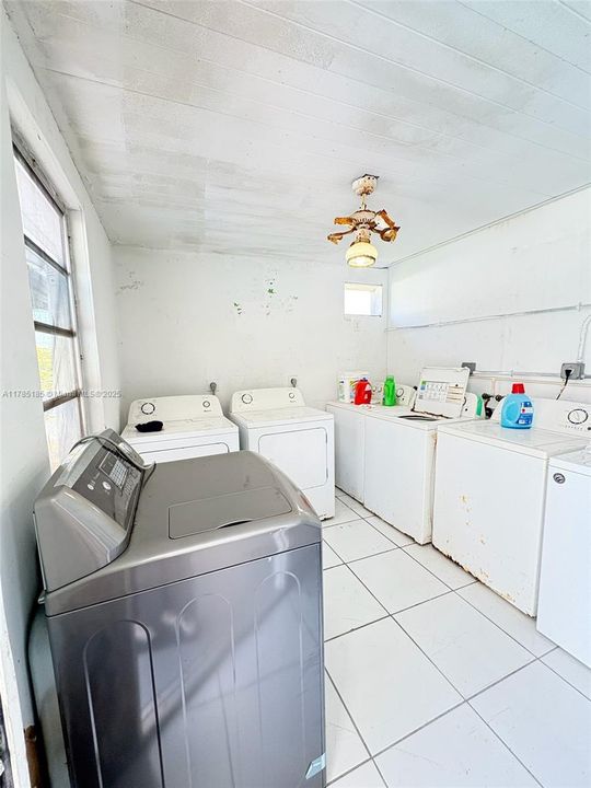 Recientemente alquilado: $1,250 (1 camas, 1 baños, 345 Pies cuadrados)