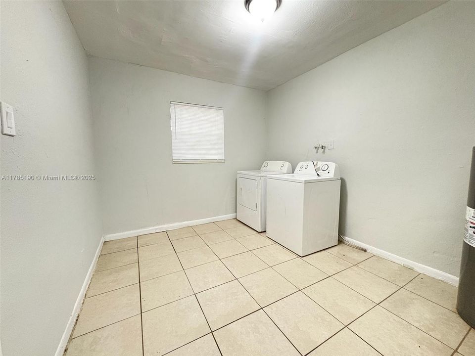 Recientemente alquilado: $2,200 (3 camas, 2 baños, 1400 Pies cuadrados)