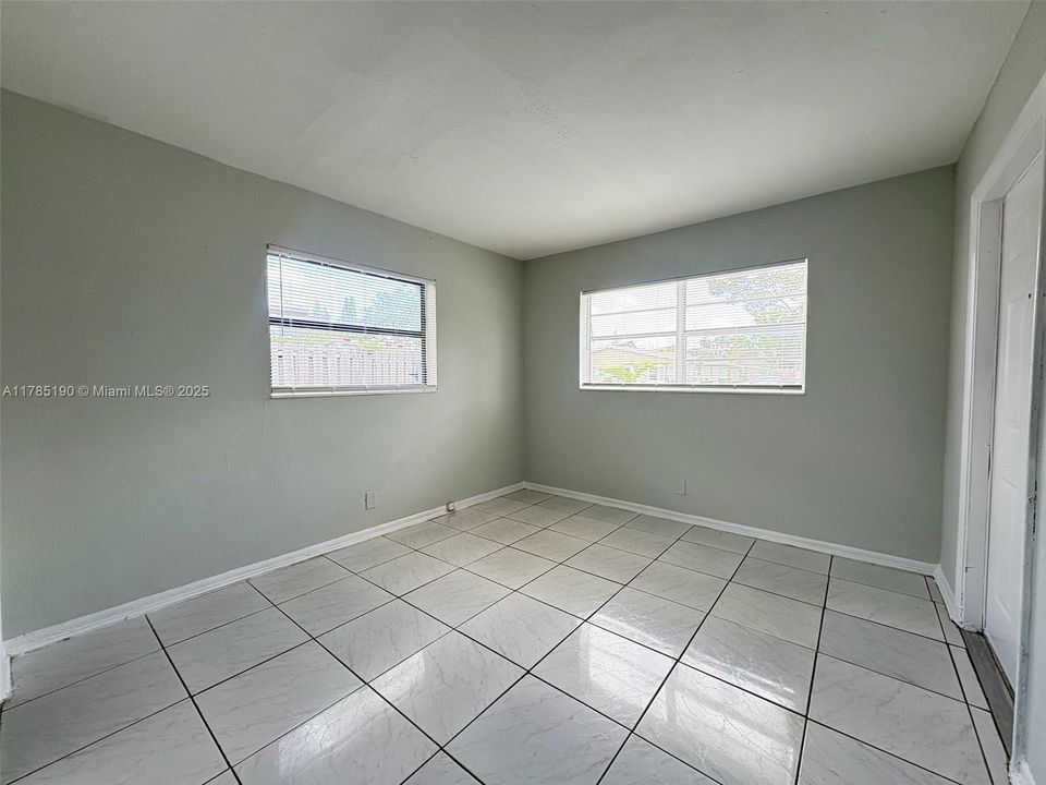 Recientemente alquilado: $2,200 (3 camas, 2 baños, 1400 Pies cuadrados)