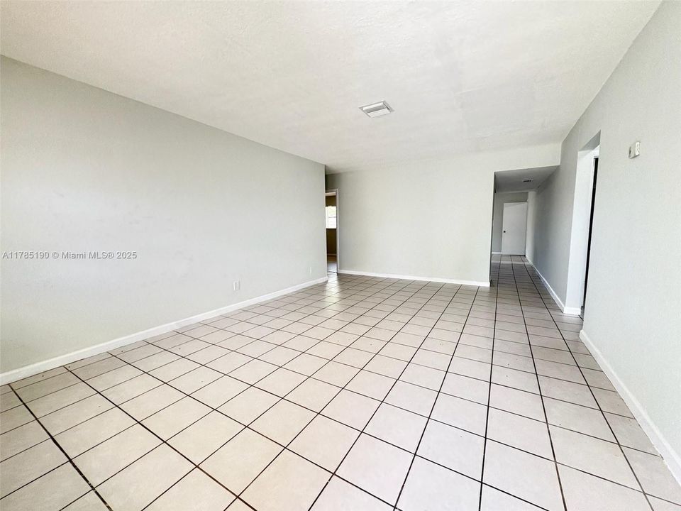 Recientemente alquilado: $2,200 (3 camas, 2 baños, 1400 Pies cuadrados)