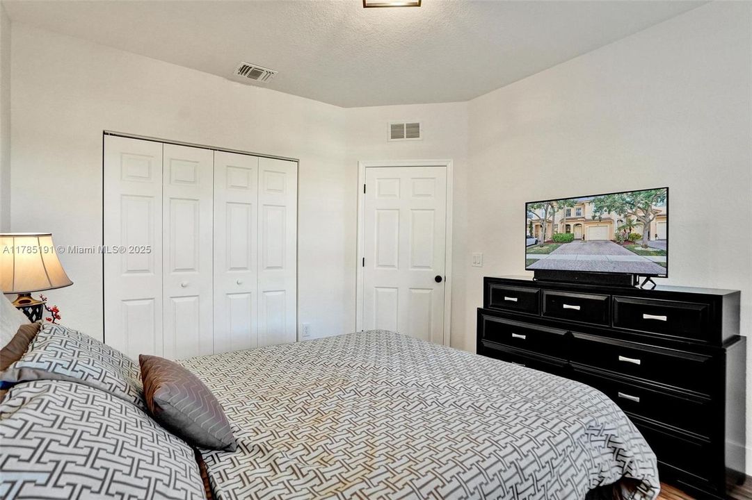 Recently Sold: $435,000 (3 beds, 2 baths, 1530 Square Feet)