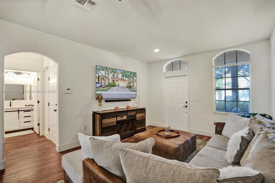 Recently Sold: $435,000 (3 beds, 2 baths, 1530 Square Feet)