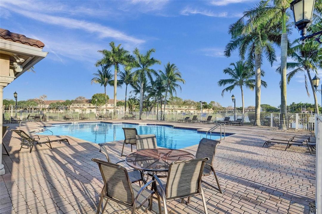 Recently Sold: $435,000 (3 beds, 2 baths, 1530 Square Feet)