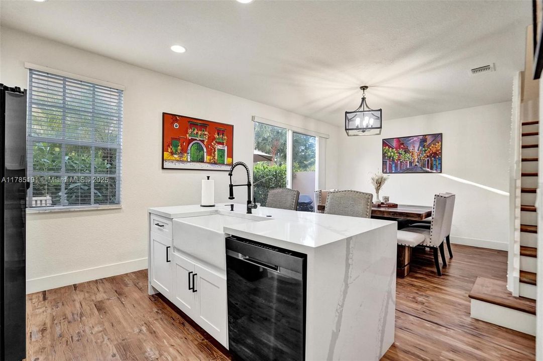 Recently Sold: $435,000 (3 beds, 2 baths, 1530 Square Feet)