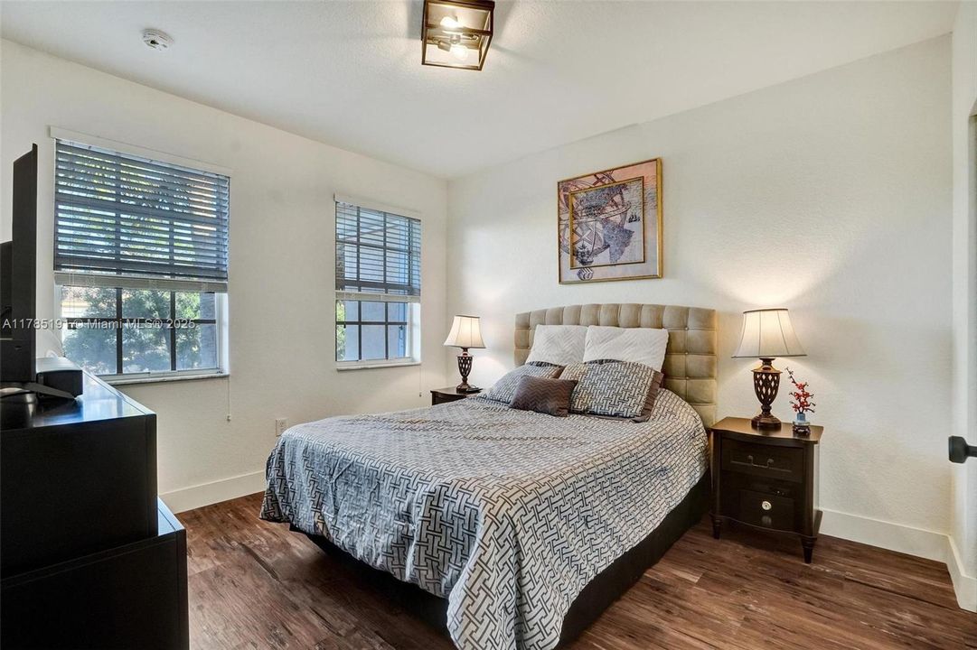 Recently Sold: $435,000 (3 beds, 2 baths, 1530 Square Feet)