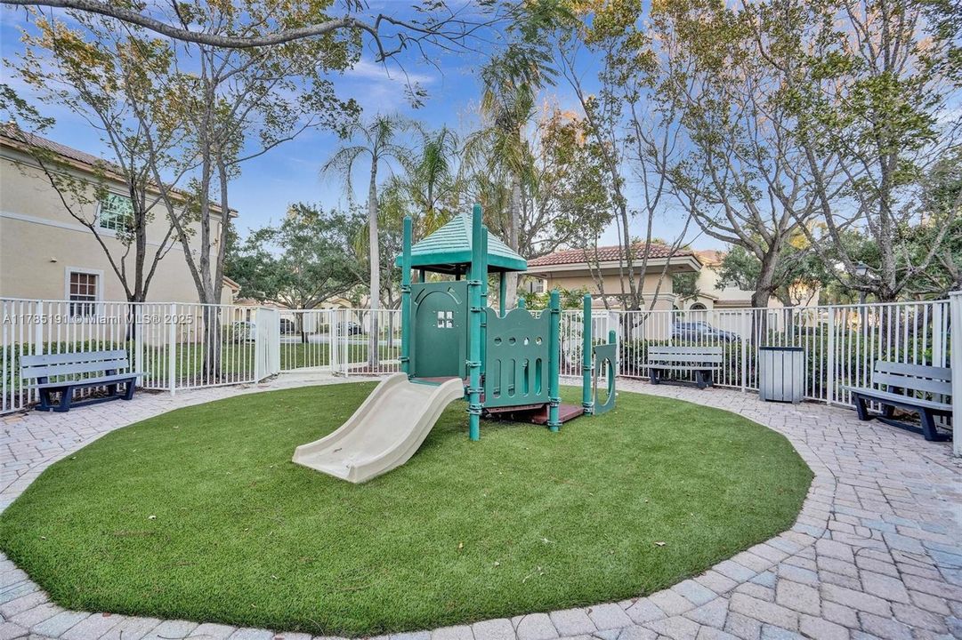 Recently Sold: $435,000 (3 beds, 2 baths, 1530 Square Feet)