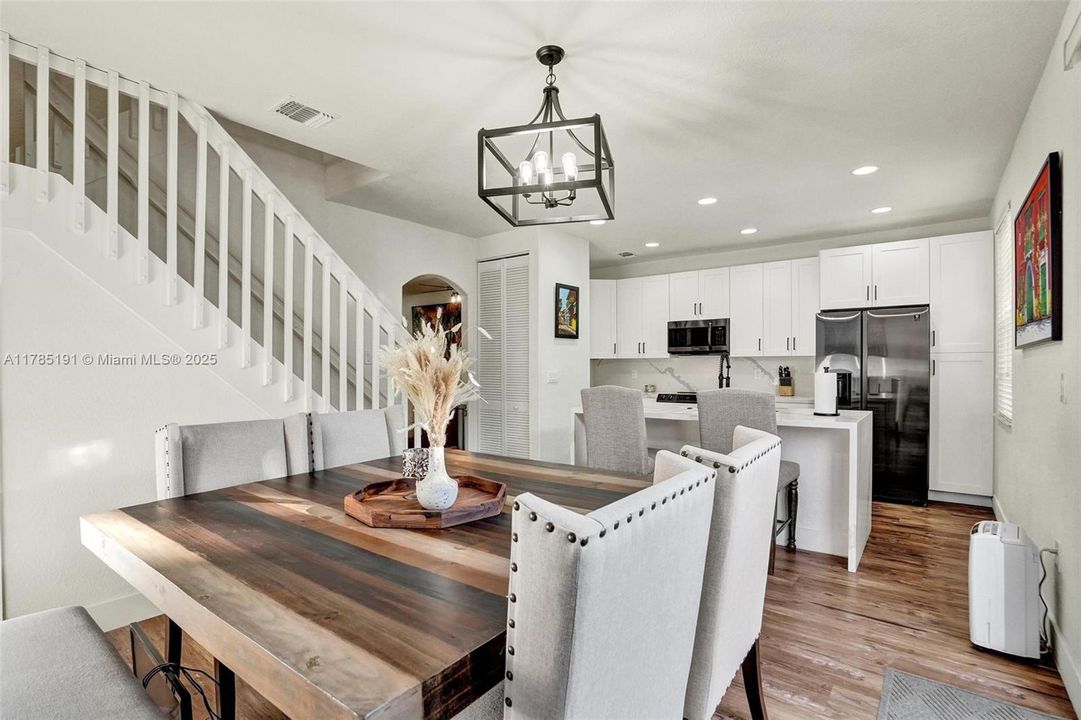 Recently Sold: $435,000 (3 beds, 2 baths, 1530 Square Feet)