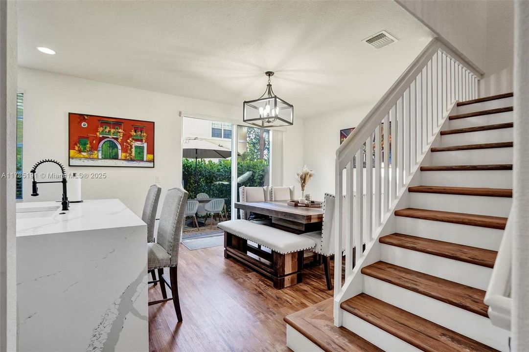 Recently Sold: $435,000 (3 beds, 2 baths, 1530 Square Feet)