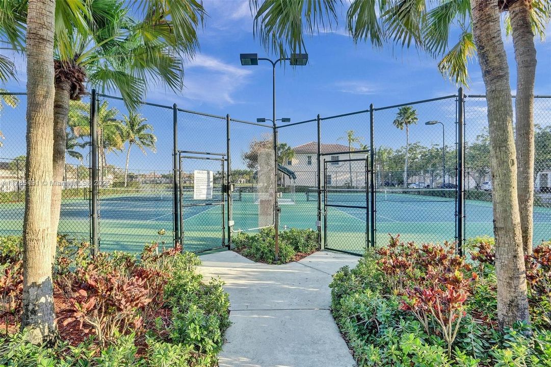 Recently Sold: $435,000 (3 beds, 2 baths, 1530 Square Feet)