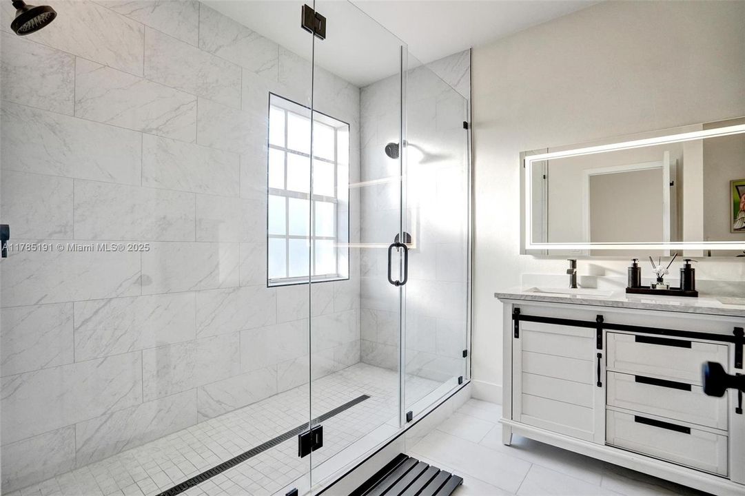 Recently Sold: $435,000 (3 beds, 2 baths, 1530 Square Feet)