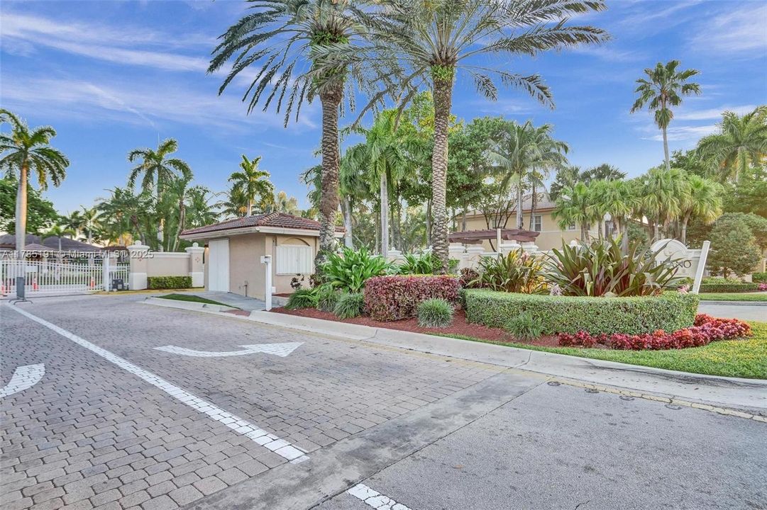 Recently Sold: $435,000 (3 beds, 2 baths, 1530 Square Feet)