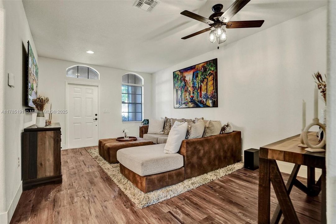 Recently Sold: $435,000 (3 beds, 2 baths, 1530 Square Feet)