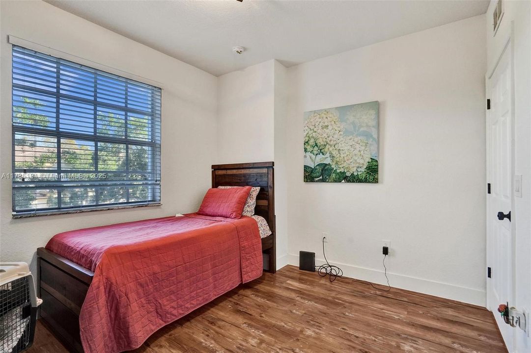 Recently Sold: $435,000 (3 beds, 2 baths, 1530 Square Feet)