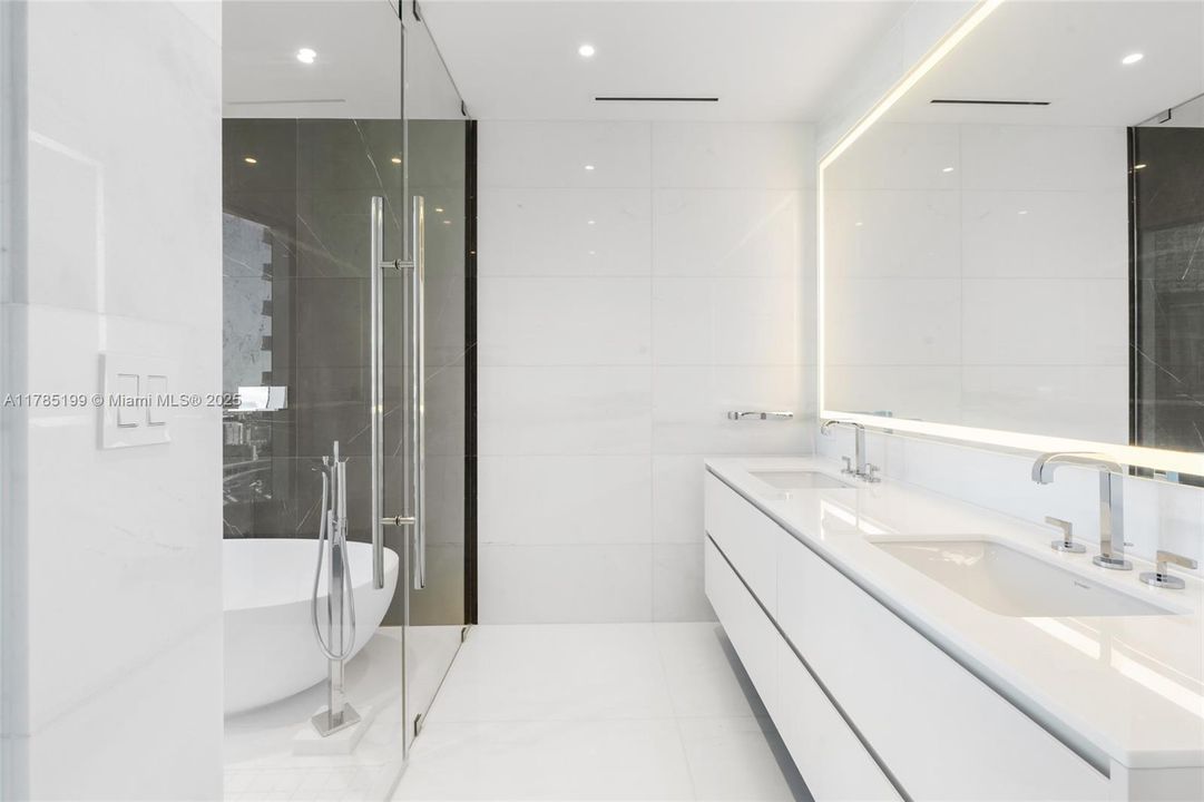 На продажу: $3,900,000 (3 спален, 3 ванн, 2414 Квадратных фут)