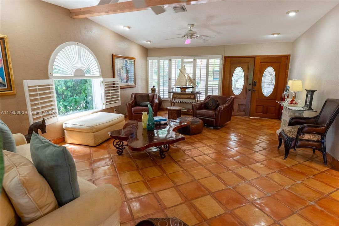 En Venta: $1,650,000 (3 camas, 2 baños, 3747 Pies cuadrados)