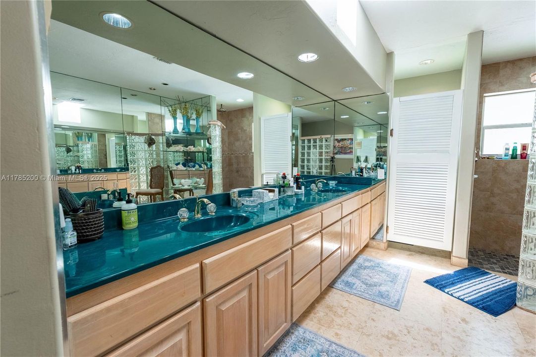 En Venta: $1,650,000 (3 camas, 2 baños, 3747 Pies cuadrados)