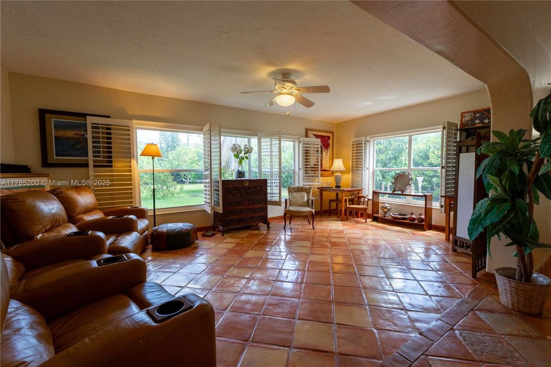 En Venta: $1,650,000 (3 camas, 2 baños, 3747 Pies cuadrados)