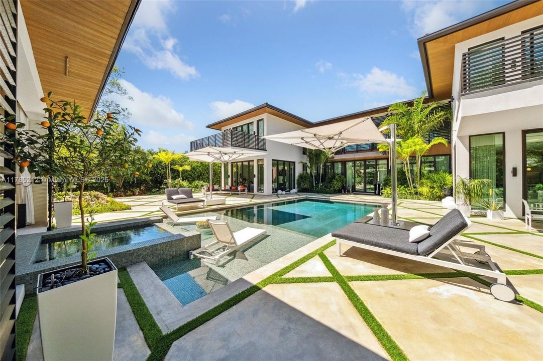 Recently Sold: $10,500,000 (8 beds, 9 baths, 9194 Square Feet)