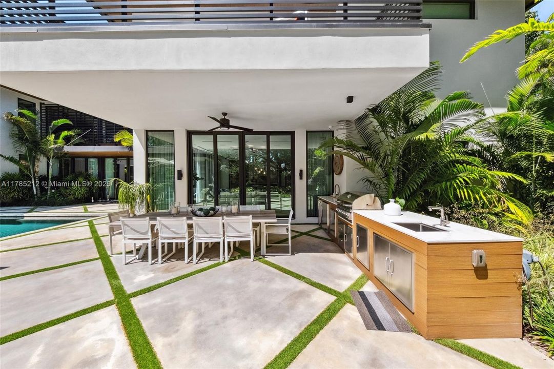 Recently Sold: $10,500,000 (8 beds, 9 baths, 9194 Square Feet)