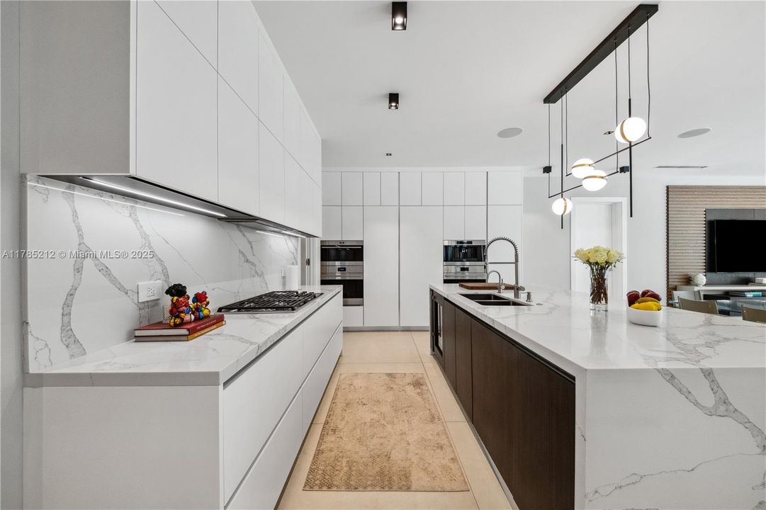 Recently Sold: $10,500,000 (8 beds, 9 baths, 9194 Square Feet)