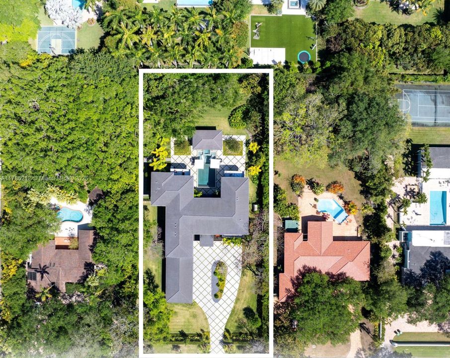 Recently Sold: $10,500,000 (8 beds, 9 baths, 9194 Square Feet)