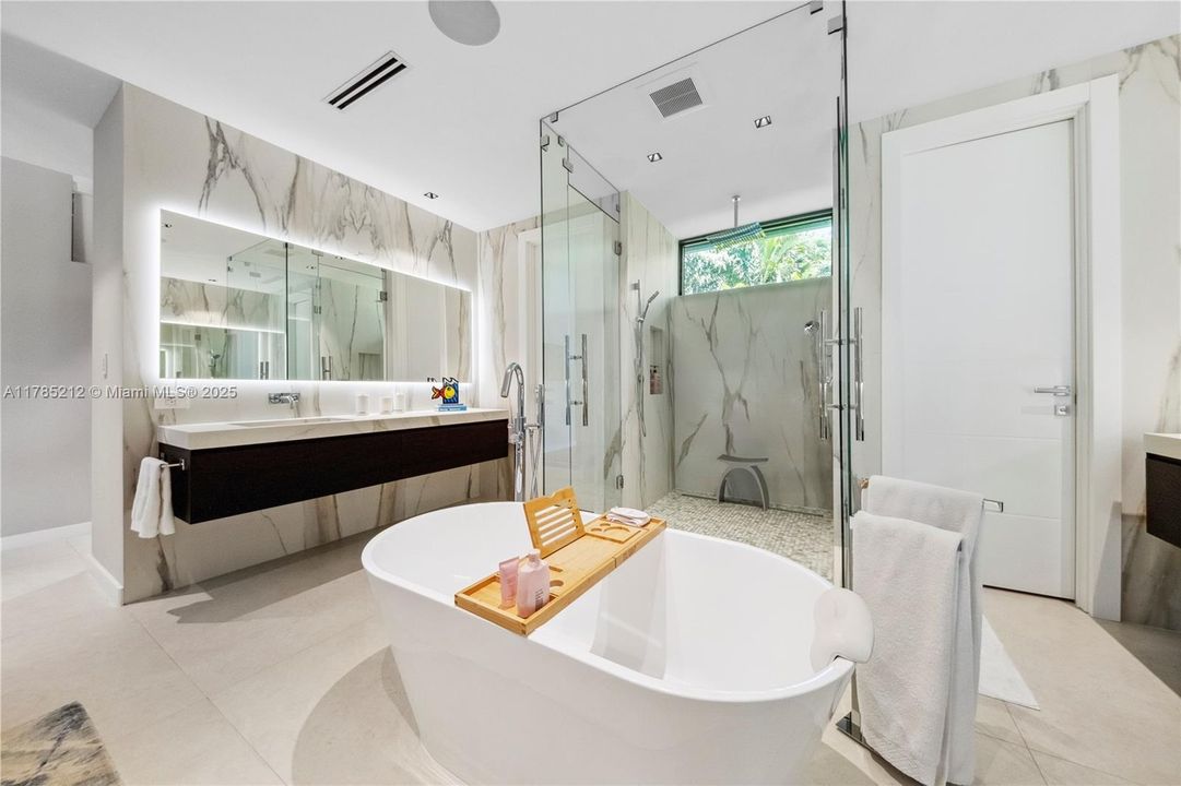 Recently Sold: $10,500,000 (8 beds, 9 baths, 9194 Square Feet)