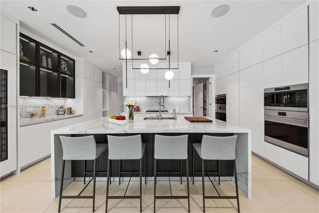 Recently Sold: $10,500,000 (8 beds, 9 baths, 9194 Square Feet)