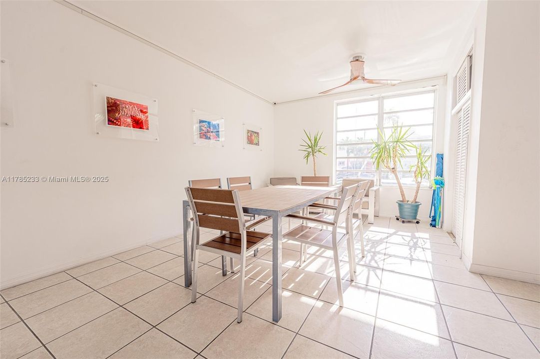 Vendido Recientemente: $225,000 (1 camas, 1 baños, 700 Pies cuadrados)