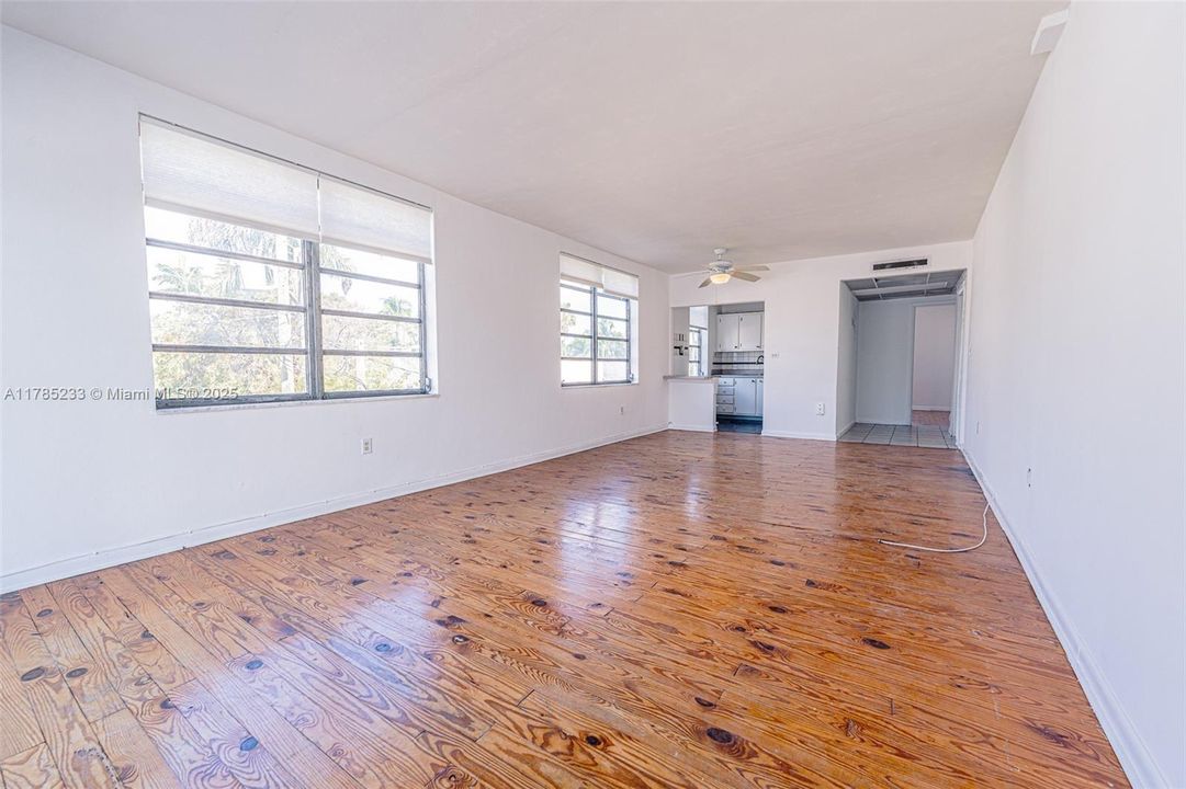 Vendido Recientemente: $225,000 (1 camas, 1 baños, 700 Pies cuadrados)