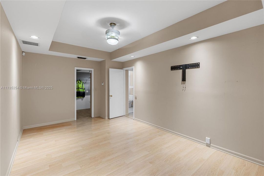 Недавно продано: $785,000 (0 спален, 0 ванн, 0 Квадратных фут)