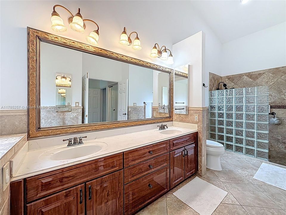 Недавно арендовано: $8,900 (4 спален, 2 ванн, 3529 Квадратных фут)