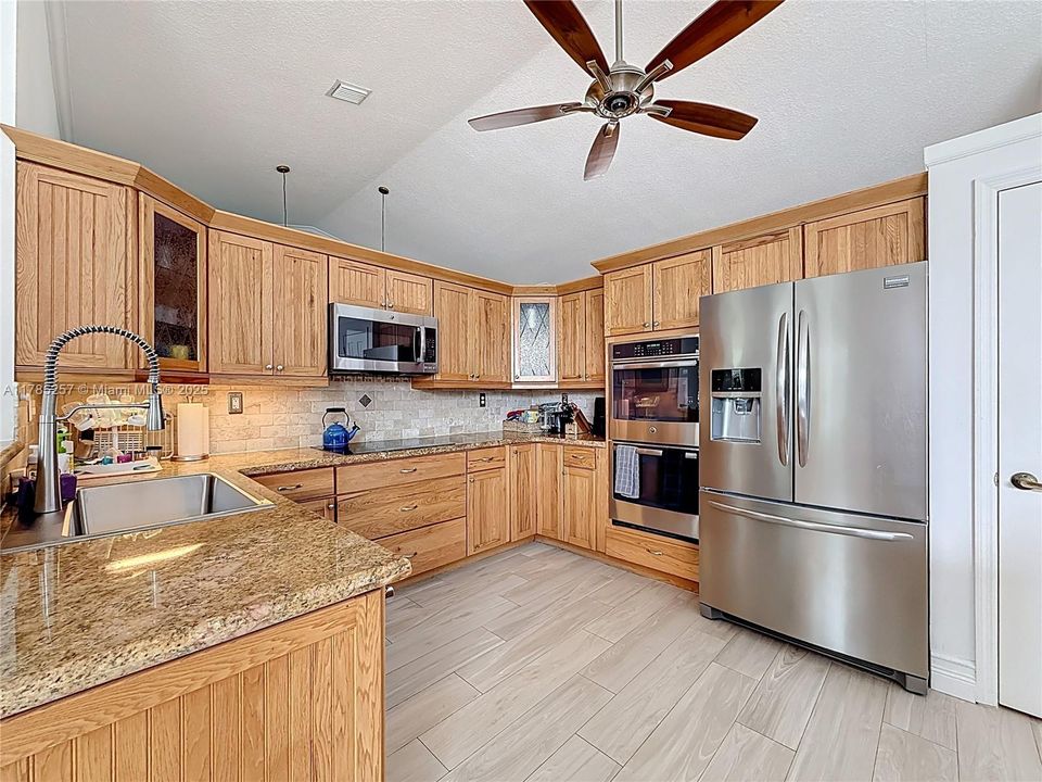 Недавно арендовано: $8,900 (4 спален, 2 ванн, 3529 Квадратных фут)