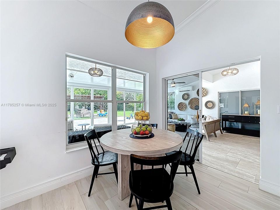 Недавно арендовано: $8,900 (4 спален, 2 ванн, 3529 Квадратных фут)