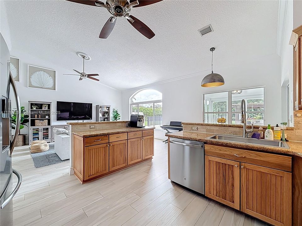 Недавно арендовано: $8,900 (4 спален, 2 ванн, 3529 Квадратных фут)