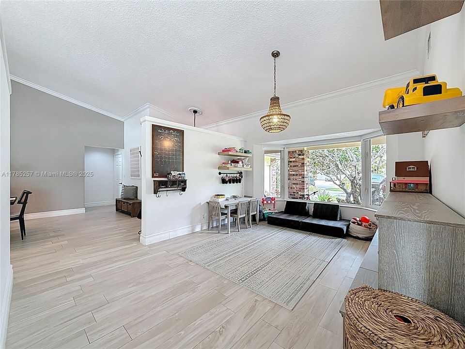 Недавно арендовано: $8,900 (4 спален, 2 ванн, 3529 Квадратных фут)