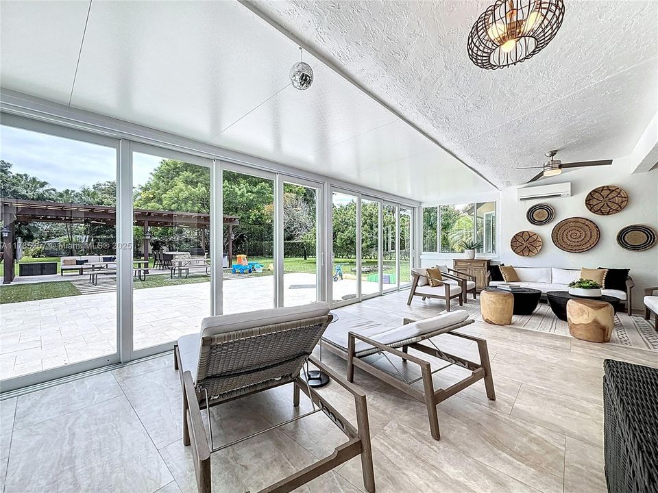 Недавно арендовано: $8,900 (4 спален, 2 ванн, 3529 Квадратных фут)