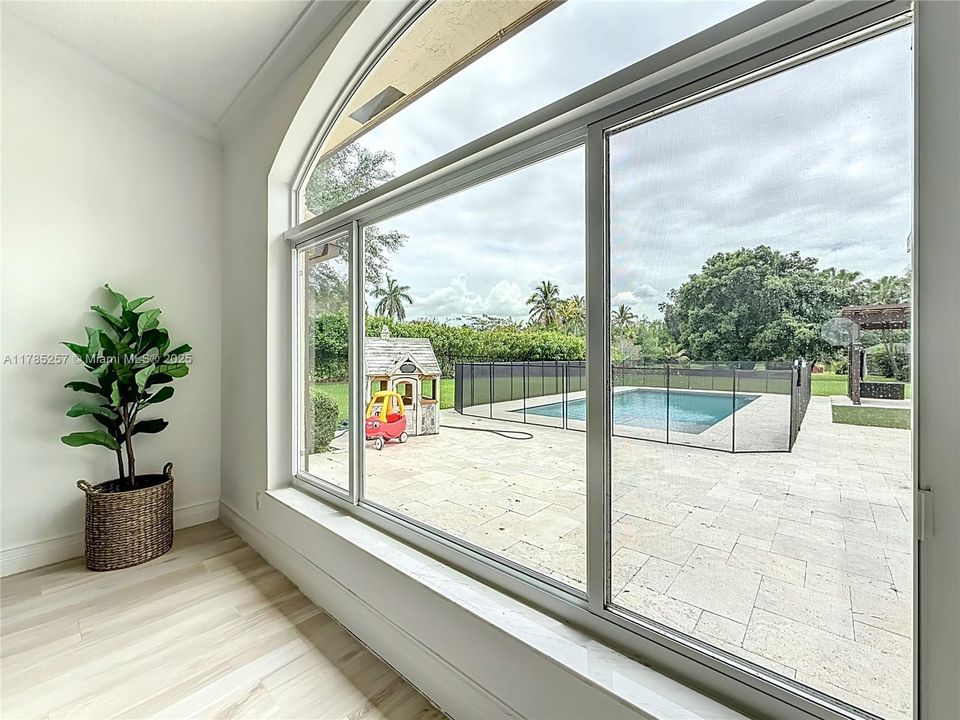 Недавно арендовано: $8,900 (4 спален, 2 ванн, 3529 Квадратных фут)