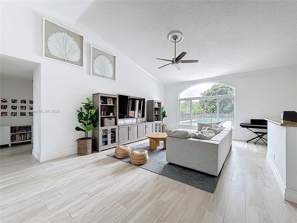 Недавно арендовано: $8,900 (4 спален, 2 ванн, 3529 Квадратных фут)