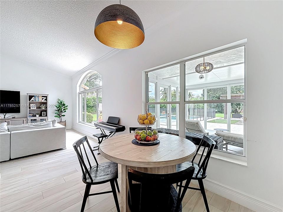 Недавно арендовано: $8,900 (4 спален, 2 ванн, 3529 Квадратных фут)