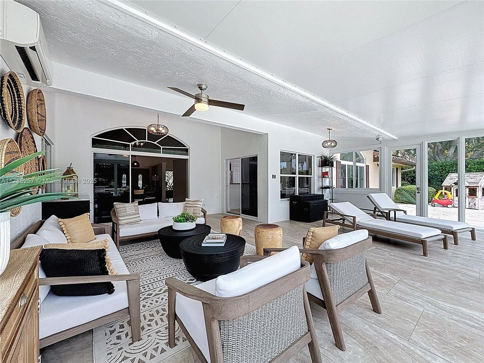 Недавно арендовано: $8,900 (4 спален, 2 ванн, 3529 Квадратных фут)