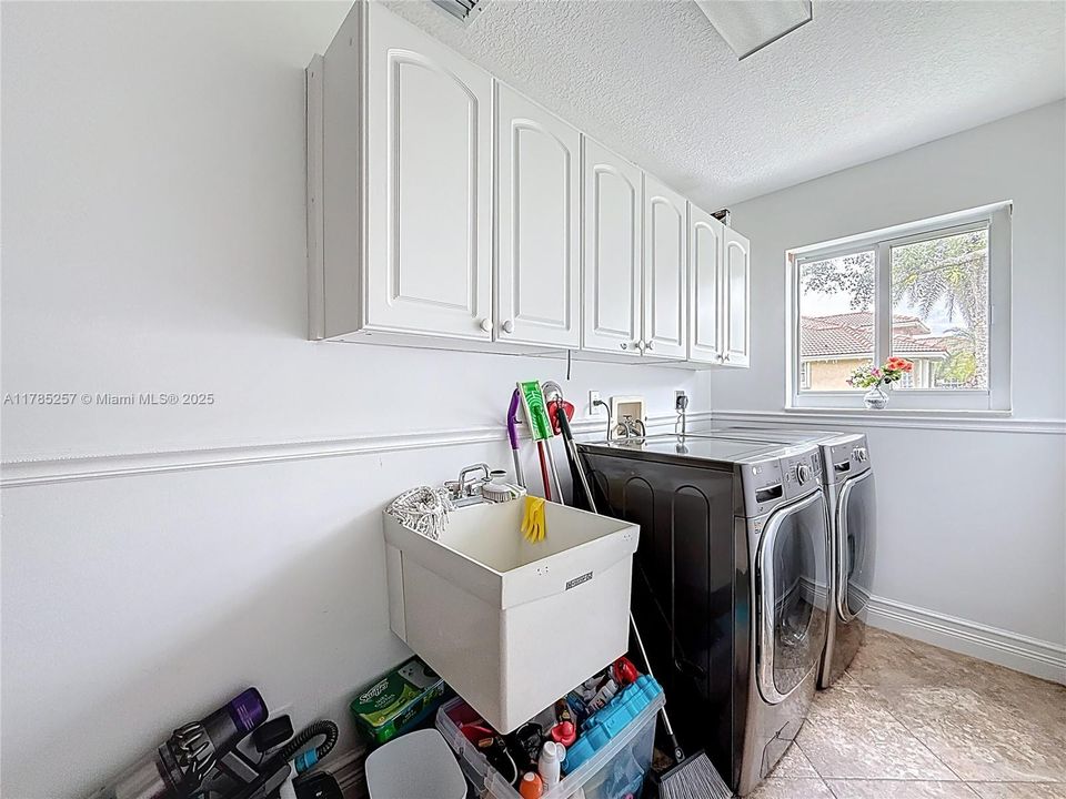 Недавно арендовано: $8,900 (4 спален, 2 ванн, 3529 Квадратных фут)